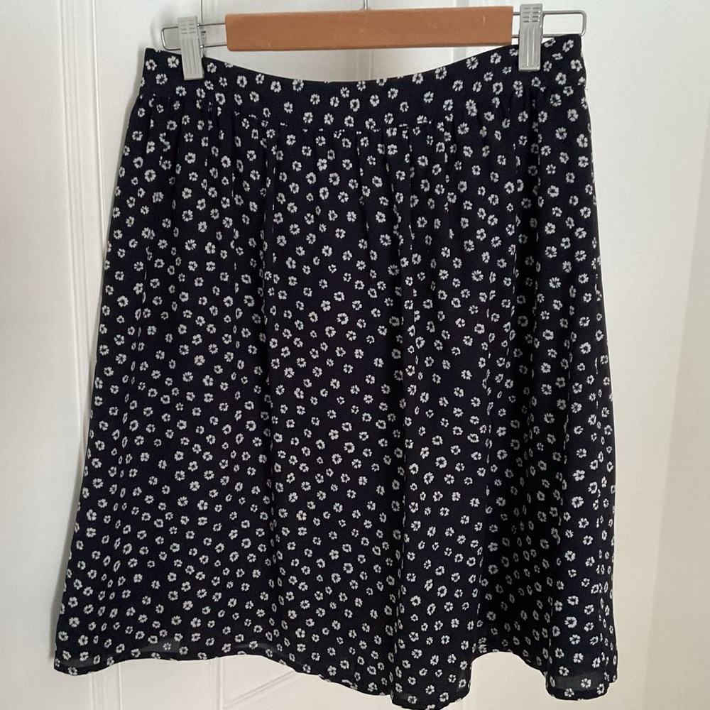J. Crew size 4 lined lightweight navy floral skirt.